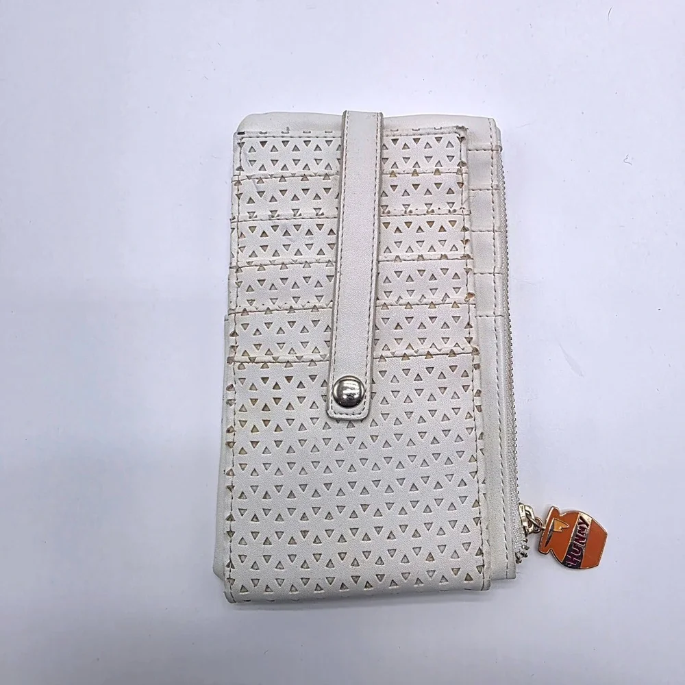 Disney Winnie the Pooh White Perforated Bifold Wallet Wristlet Hunny Pot Pull